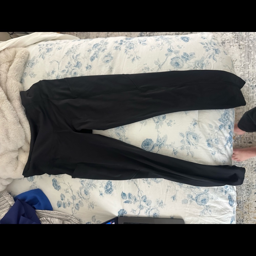 Like new Lulu lemon black leggings size 6